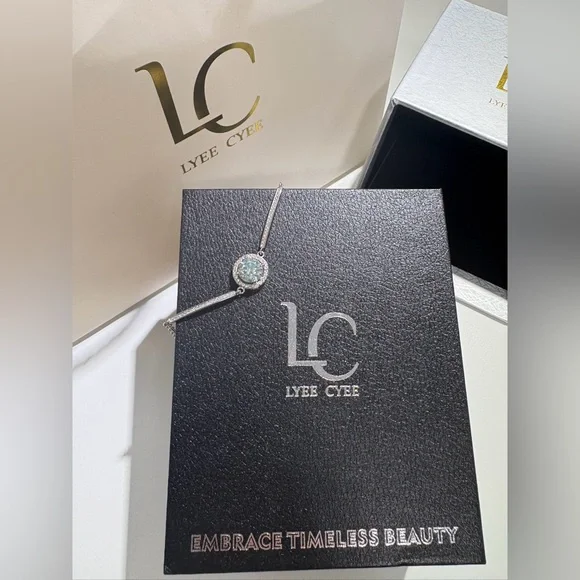 Lyee Cyee Bracelet with box and paper bag - Picture 2 of 11